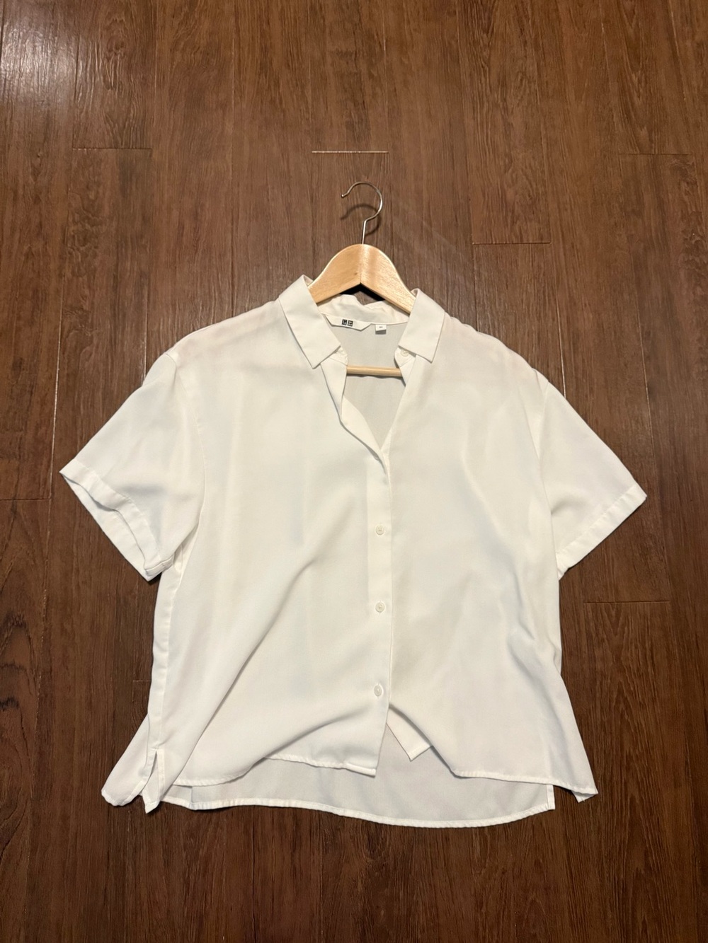 Uniqlo rayon shirt blouse - Picture 2 of 3